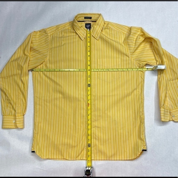 GAP Size M CASSIC FIT CASUAL BUTTON DOWN - Picture 2 of 5